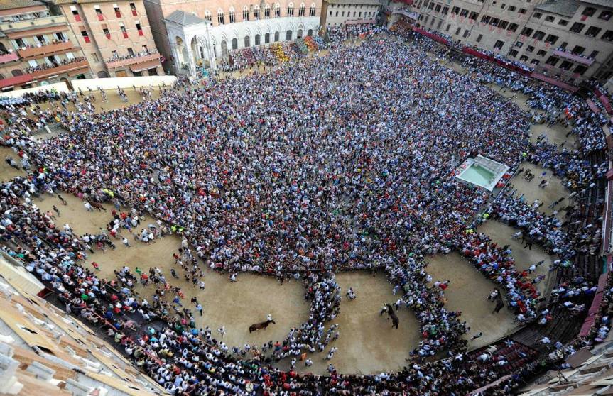 Palio di Siena: Burroni Senesità e&nbsp;Spettacolo