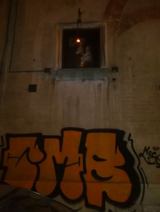 Siena: Scritte vandaliche in via Cecco Angiolieri ancora non ripulite