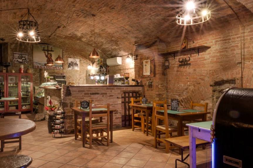 Siena, Confcommercio Siena: ”Sulla distanza tra i tavoli, la Toscana faccia come&nbsp;l’Emilia”