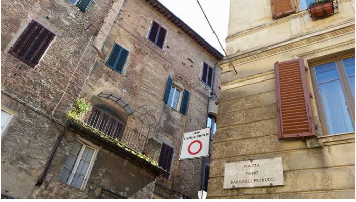 Angoli pittoreschi di Siena: Piazza Fabio Bargagli&nbsp;Petrucci