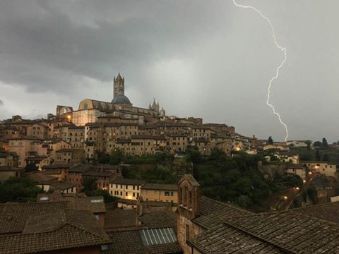 Toscana: Codice giallo fino alle 12 di sabato 13 luglio per piogge e temporali