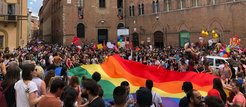 Siena, Toscana Pride:  In 10.000 nella città del Palio. Favitta: «A Siena per orgoglio e per amore. Abbiamo ricordato chi siamo: esseri umani»