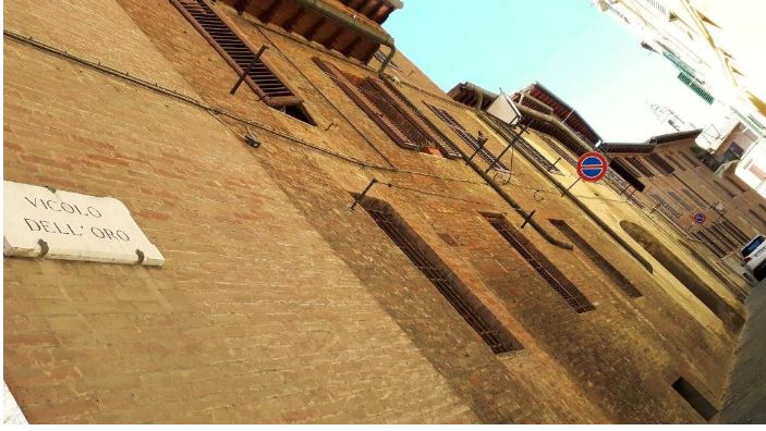 Angoli pittoreschi di Siena: Vicolo&nbsp;dell’Oro