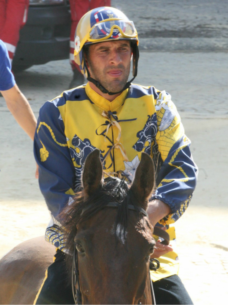 Palio di Asti: San Marzanotto cambia fantino e sceglie Alessandro Chiti. Queste le parole della Rettrice Marisa&nbsp;Cerato.