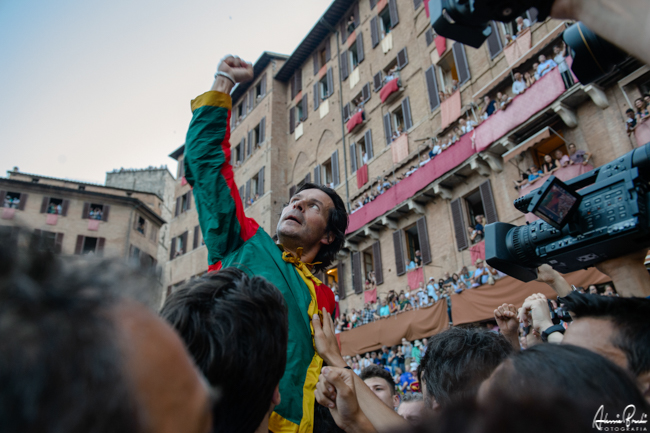 Siena, al Palio di luglio trionfa il Drago: ad Asti il “Santo”&nbsp;sorride