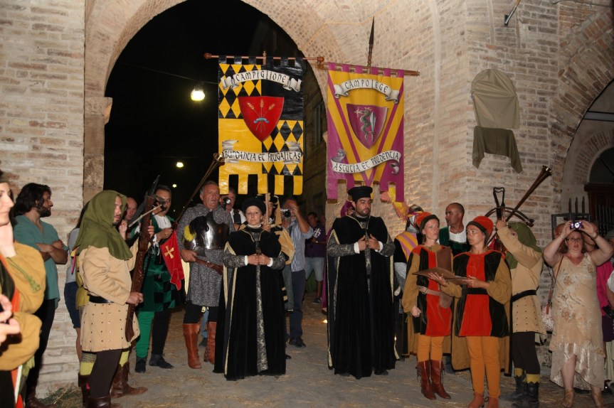 Palio di Fermo: Il Medioevo torna in vita per accogliere il Palio 2018, protagoniste Campolege e&nbsp;Campiglione