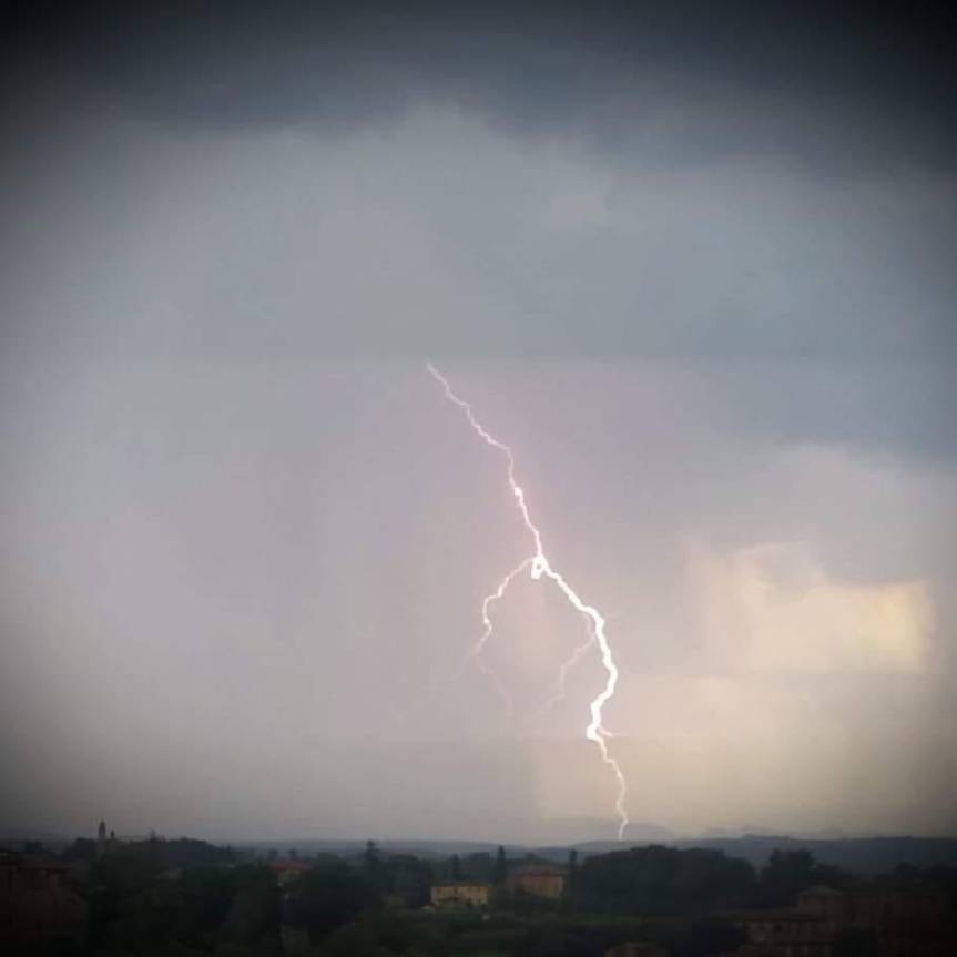 Valdelsa, Maltempo: Piante cadute e fulmini vicino alle case in Val&nbsp;d’Elsa