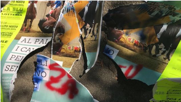 Palio di Asti: Strappati 50 manifesti della Lav contro il&nbsp;Palio