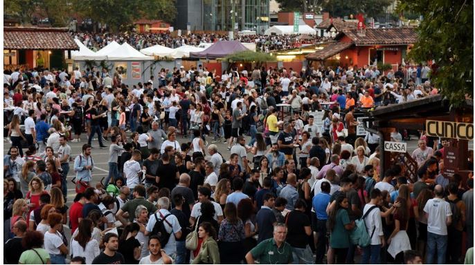 Asti: In migliaia al villaggio gastronomico delle Pro&nbsp;loco