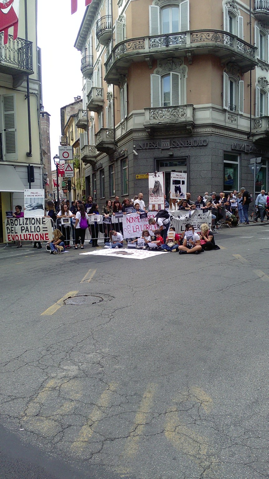 Palio di Asti: Presente una delegazione di animalisti contro il&nbsp;Palio