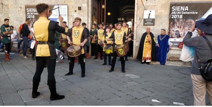 Palio di Siena, Da Piazza Armerina al Santa Maria della Scala: “Mai pensato di paragonare il nostro Palio a quello di&nbsp;Siena”