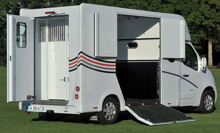 Ippica, Il Ministero ha parlato: Il trasporto in conto proprio è solo quello per il tuo&nbsp;cavallo