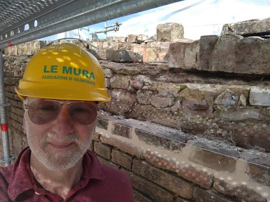 Siena, L’Alianto l’infestante delle mura senesi, Peccianti: “Abbiamo sradicato le piante ma ricrescono&nbsp;velocemente”