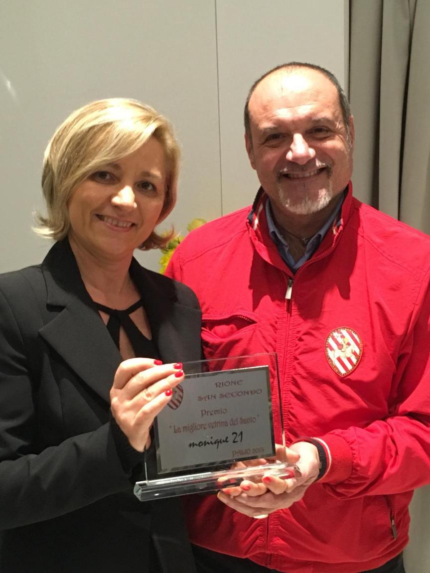 Palio di Asti, Rione San Secondo: Il negozio “Monique 21” premiato per la miglior vetrina&nbsp;biancorossa