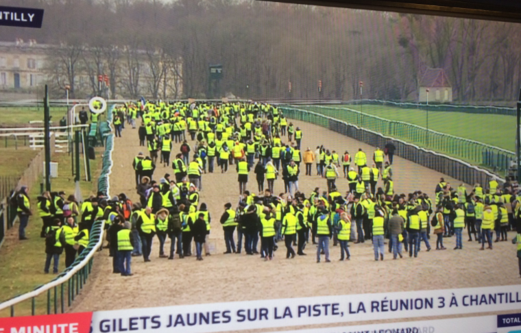 Ippica, Francia: I Gilets Jaunes bloccano anche le corse a Chantilly, almeno 1000. Un esempio da&nbsp;seguire?