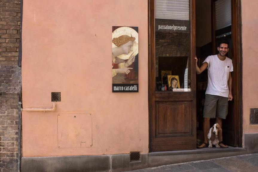 Siena: Il passato nel presente, così Marco Caratelli è diventato l’artista contemporaneo che trasforma la pittura&nbsp;medievale