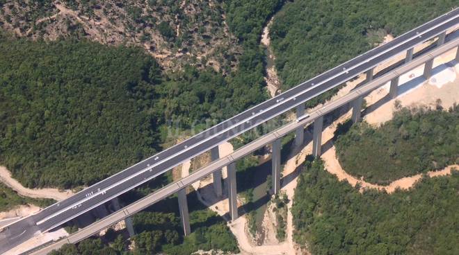 Provincia di Siena: Ventiduenne tenta il suicidio al Ponte di Petriolo per una delusione&nbsp;d’amore