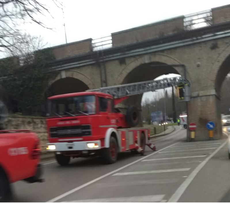 Siena: Parti esterne dei mattoni cadono dal ponte della Madonnina&nbsp;Rossa