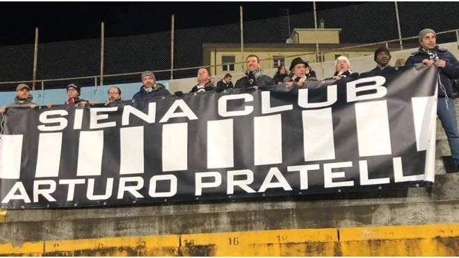 Siena, Robur Siena: Tifoso ucciso da auto pirata. Ora lo striscione, poi il&nbsp;club