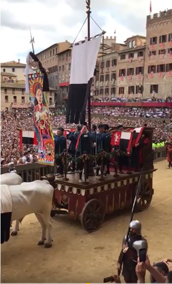 Palio di Siena: Palio di Siena dell’Assunta 2018 Il Drappellone in Piazza del&nbsp;Campo