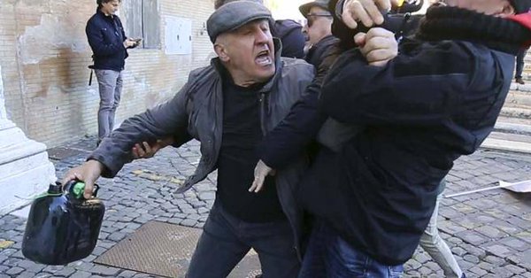 Ippica, Roma, Questione Capannelle: Al Campidoglio prima la protesta e poi il tentativo di darsi fuoco da parte dell’allevatore Franco Pala. Ecco il racconto della giornata. In serata e venerdì altri&nbsp;incontri