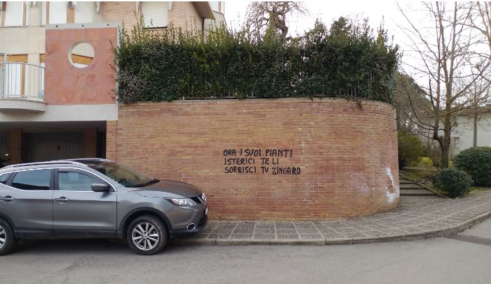 Siena: Delusione d’amore, lei lo tradisce e lui imbratta i&nbsp;muri