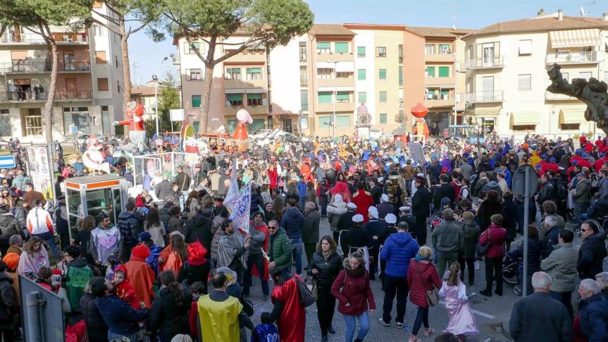 Provincia di Siena: Un fiume di persone al Carnevale dei Ragazzi di Chiusi Scalo, martedì il bis in centro&nbsp;storico