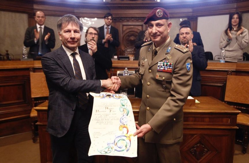 Siena: Siena: Oggi 21/03 Consiglio Comunale Straordinario per Conferimento Cittadinanza onoraria al “186° Reggimento Paracadutisti Folgore di&nbsp;Siena”
