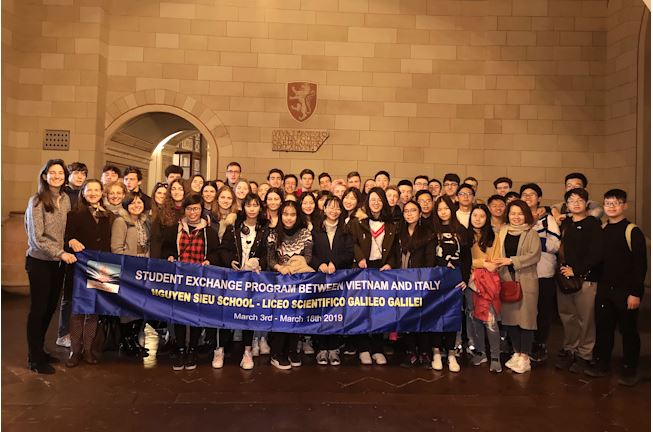 Siena: Studenti vietnamiti in visita al Comune di Siena ricevuti dall’assessore Biondi&nbsp;Santi