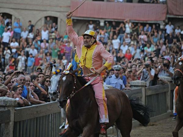 Palio di Siena: Palio 2012 – REPLY DELLA CORSA – Rai2 16&nbsp;agosto
