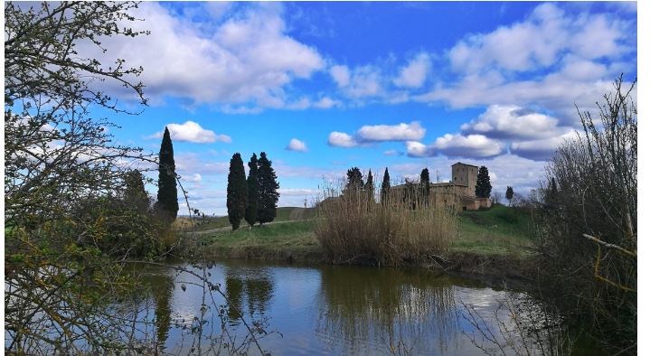 Provincia di Siena: Il castello di Poggio ai Frati e la leggenda del “lago della tristezza”