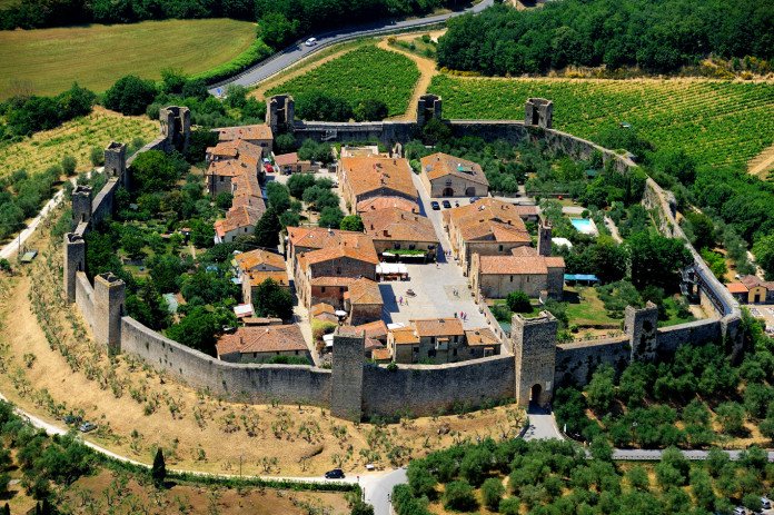 Provincia di Siena: Scuola e sport, grande festa al Castello di Monteriggioni con oltre 500&nbsp;bambini