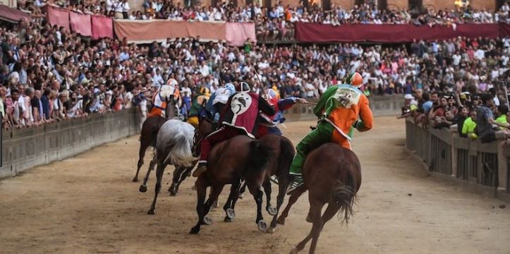 Siena, Il puntaspilli – Il Palio “protetto” due&nbsp;volte