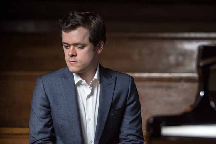 Siena: Il grande pianismo internazionale con Benjamin Grosvenor alla Micat in&nbsp;Vertice