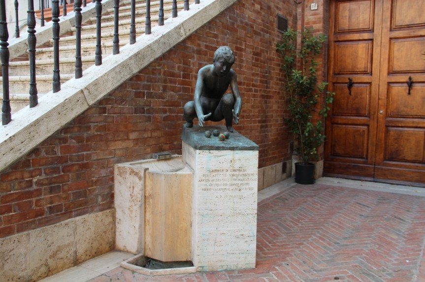 Siena, Contrada del Drago: Ieri 25/05 battezzati 42 nuovi&nbsp;dragaioli