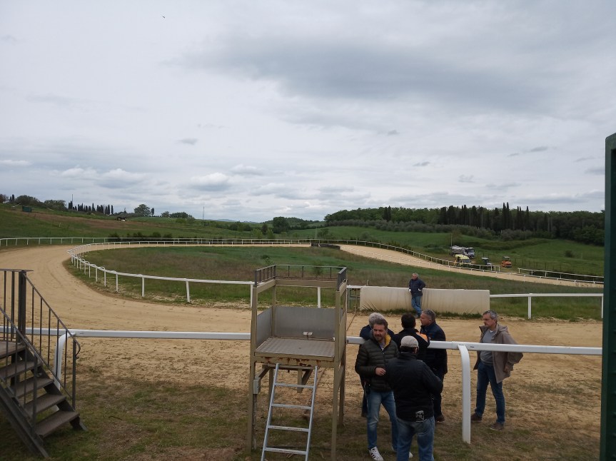 Palio di Siena: Mociano riapre, il brivido dei cavalli al&nbsp;galoppo