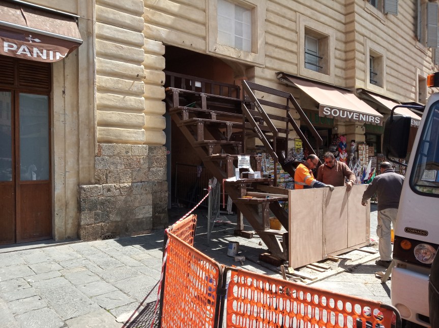 Palio di Siena: Prove di montaggio e stabilità Palco Vicolo&nbsp;Pollaioli