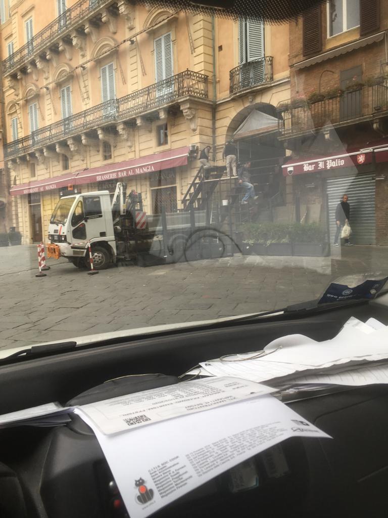 Palio di Siena: Oggi 08/05 montato il palco del Magistrato delle Contrade al Vicolo di San&nbsp;Pietro