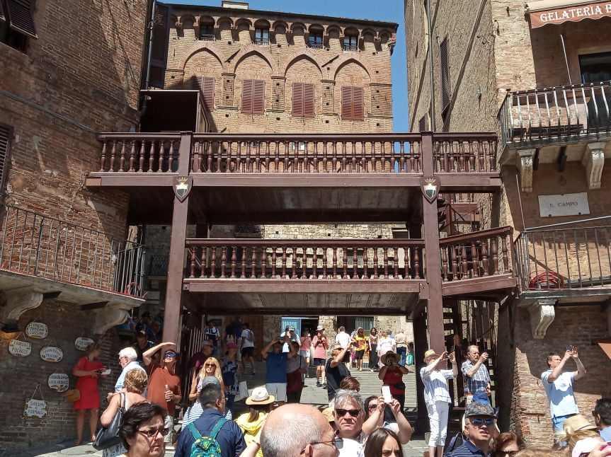 Palio di Siena: Contrade, fra elezioni fissate e commissioni che cambiano