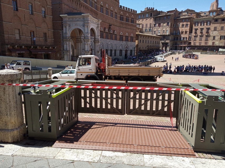 Palio di Siena: I varchi di sicurezza del Palio di Siena sono di una ditta friulana
