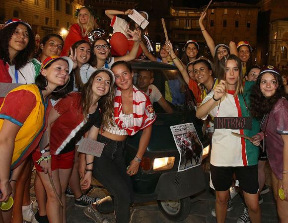 Palio di Siena: Il corteo della Giraffa colora la notte di&nbsp;Siena