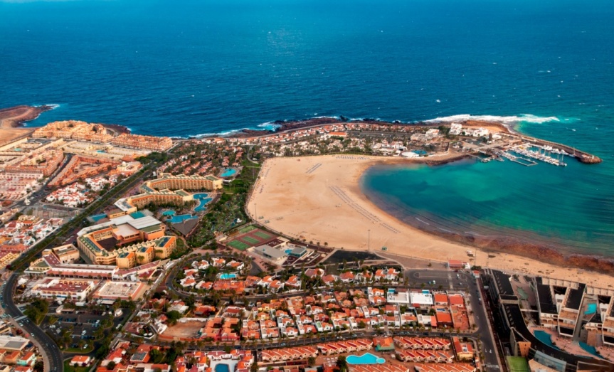 Italia, Poche tasse e sole tutto l’anno: Toscani a Fuerteventura, “Così abbiamo cambiato vita”