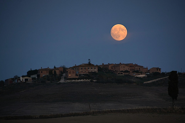 Provincia di Siena: ”L’orma sulla Luna”, un appuntamento in notturna per Lauretana&nbsp;Slow