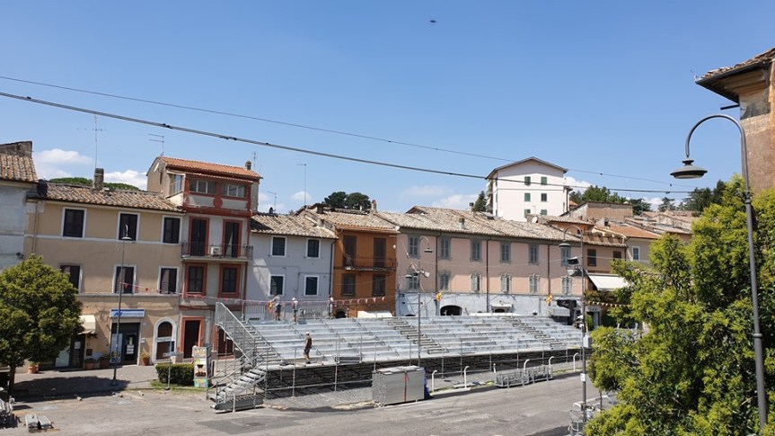 Corse a Vuoto Ronciglione: Oggi 22/08 iniziati i lavori di montaggio della Tribuna “La&nbsp;Mossa”