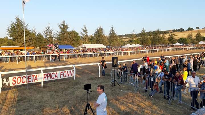 Palii, Fonni: Oggi 04/08 Giuseppe Piccinnu e L’Imperatore vincono il 35°&nbsp;PALIO