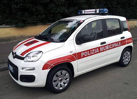 Siena: Auto vola nella scarpata in via del Valdambrino