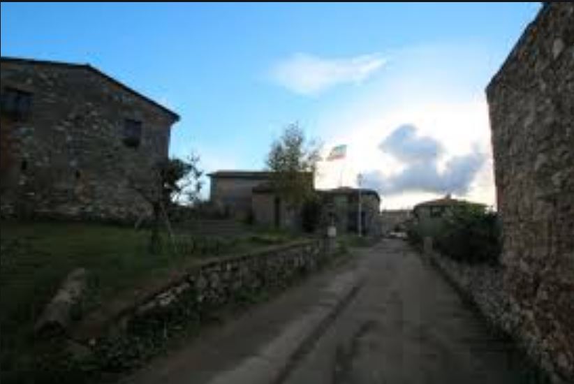 Provincia di Siena: Rifiuti e siringhe lungo la strada comunale di&nbsp;Tonni