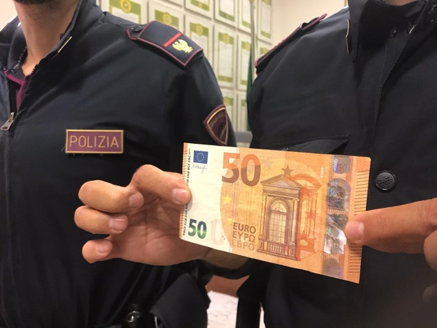 Provincia di Siena: A Poggibonsi denuciati due 17 enni che tentano di comprare due bibite con banconota da 50 Euro&nbsp;falsa