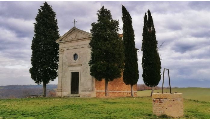 Provincia di Siena: La cappella della Madonna di Vitaleta e il pozzo&nbsp;miracoloso