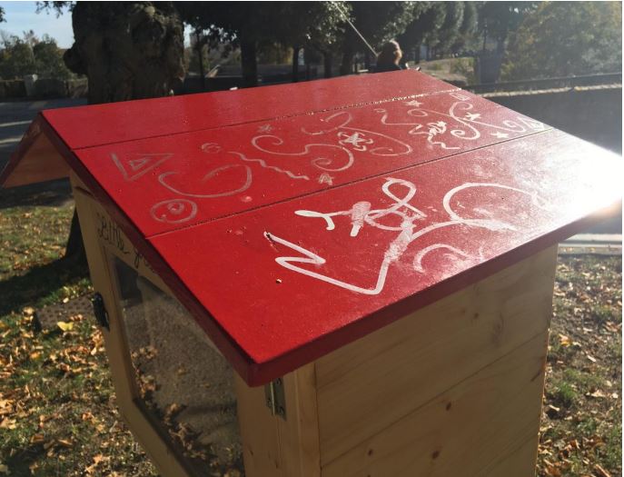 Siena: Little Free Library: Dopo appena 15 giorni dalla installazione, i primi atti&nbsp;vandalici